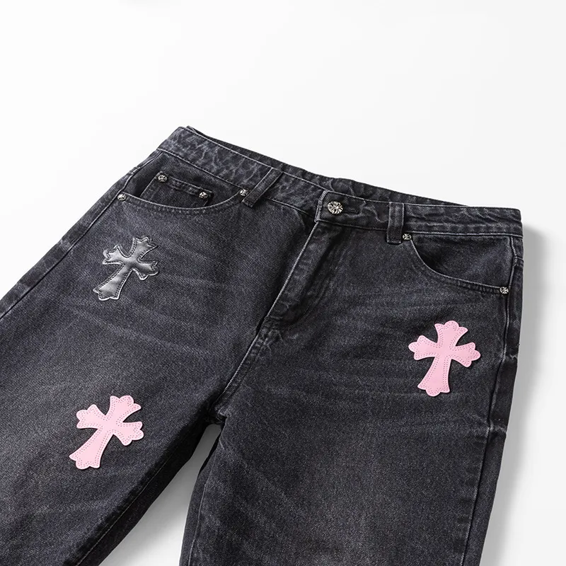P260 💰 (top version) chrome hearts ss25 black leather Sanskrit fine jeans. Styles with different washed textures, very friendly to people with thin legs and thick legs. The slightly flared version is very flattering to the leg shape. The moderate length is timeless and easy to match. It is the basis of various styles. It is a must-have in the wardrobe! The fabric is stiff but also makes the upper body soft without losing texture. The washing process is even more perfect. It is a must-have item for everyone! ! !  Color: black Size: 30-32-34-36 30 32 34 36 Waist circumference 80 85 90 95 Sitting circumference 105 130 115 120 Foot opening 46 47 48 49 External length 102 103 104 105
